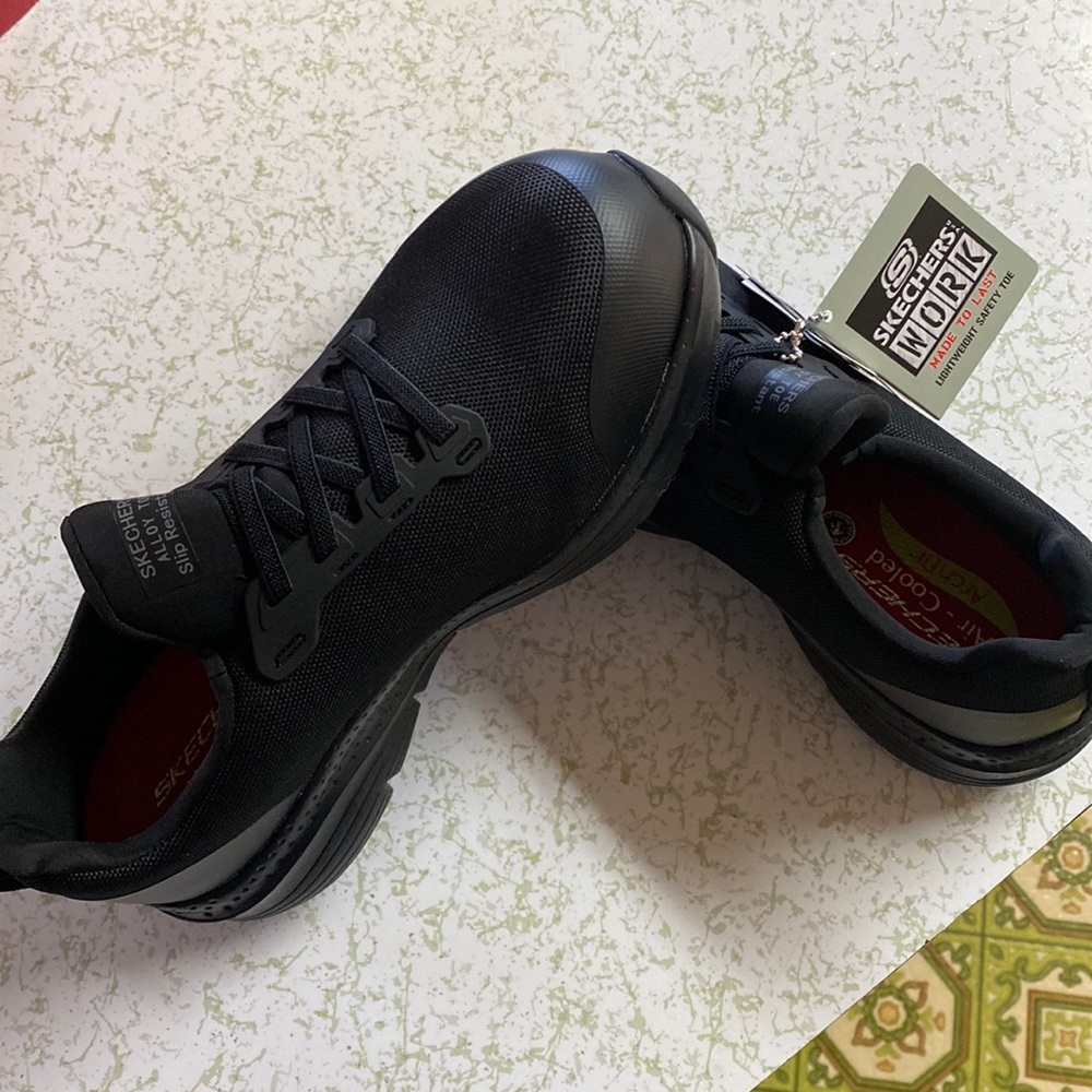 SKECHERS  STEEL TOE
